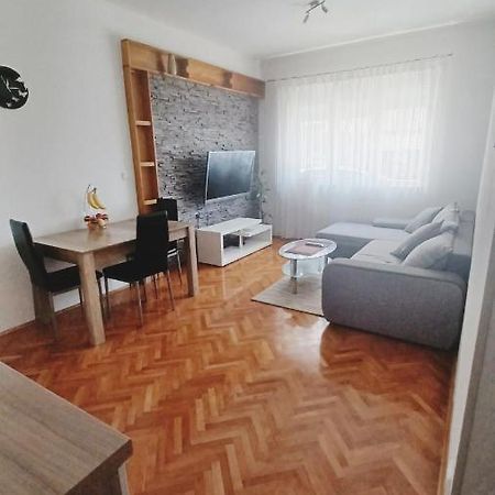 Apartman Dora Apartamento Pula Exterior foto